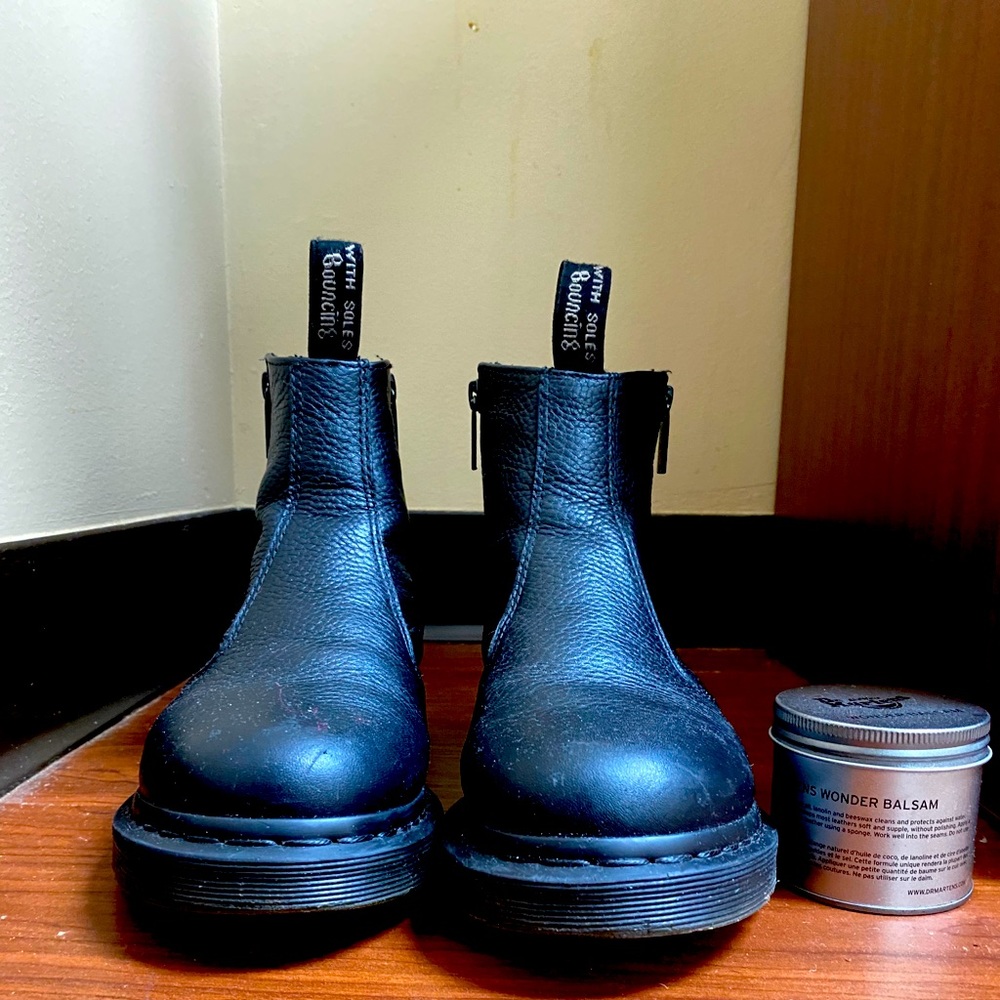 Dr. Marten Leather Chelsea Boots